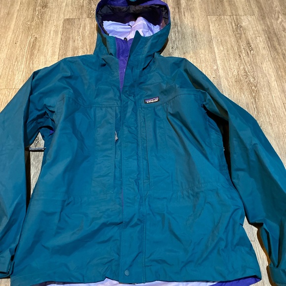 Patagonia Jackets & Blazers - Patagonia Womens rain lightweight jacket size small